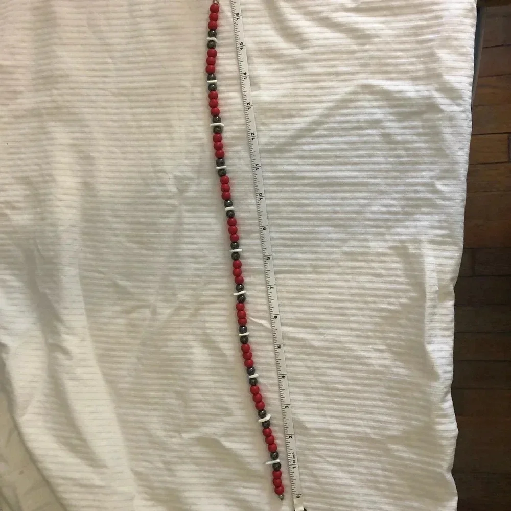8 inch Unisex Tahitian style beaded‎ necklace black white and red colors.